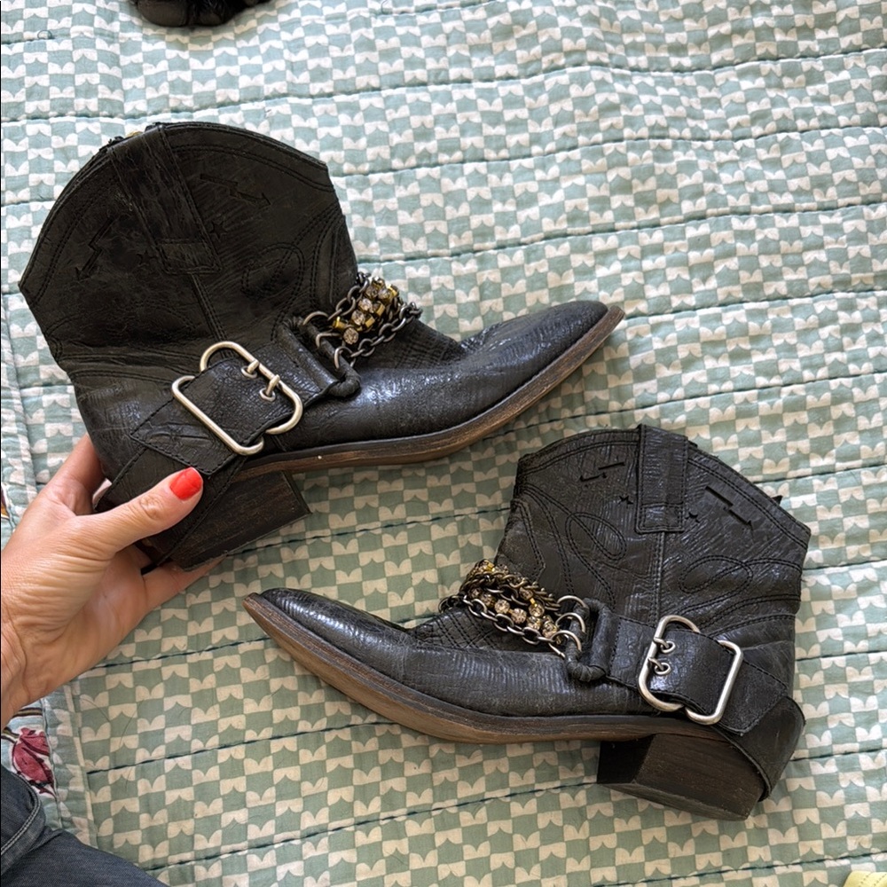 WESTERN COWBOY ANKLE BOOTIE - 7.5